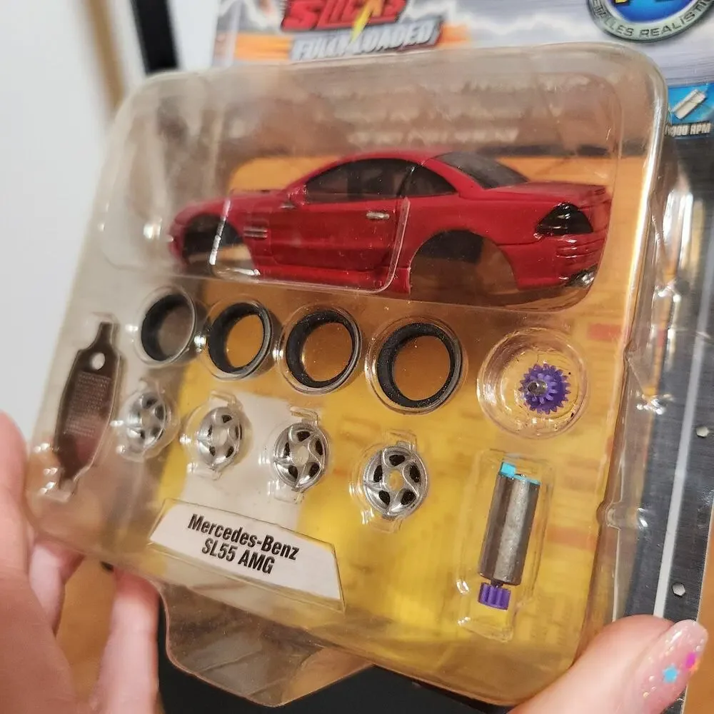 SUPER SLICKS Fully Loaded Mercedes-Benz SL55 Roadster Kit, Scale 1:43